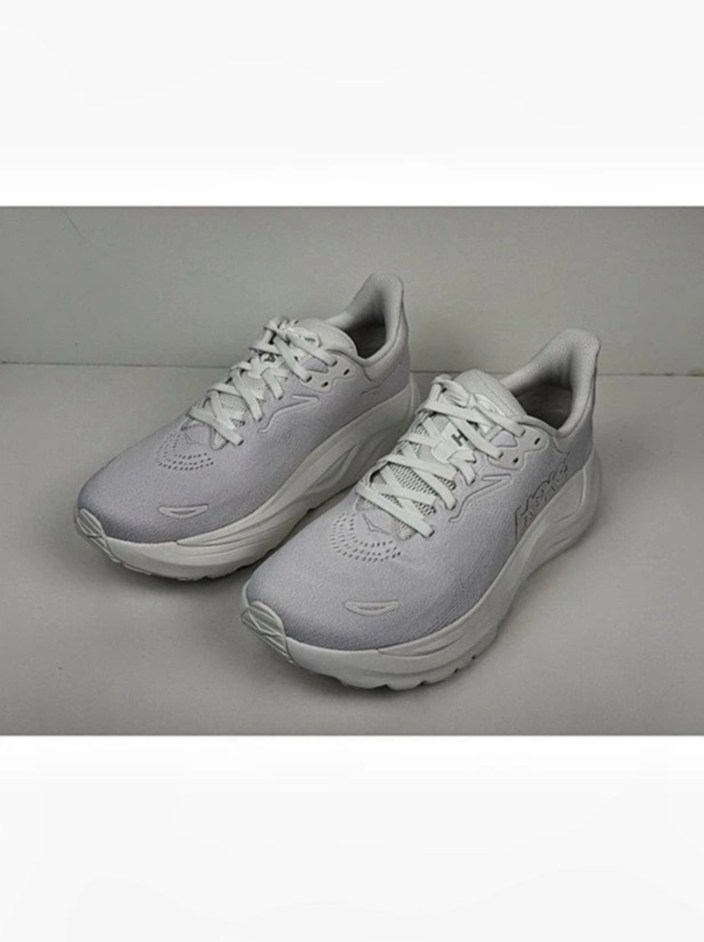 Hoka One One Arahi 8 Running shoes Women’s size 7.5 Triple White 1168691